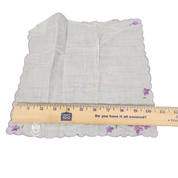 VTG HANKIE FLORAL EMBROIDERED PURPLE SCALLOPED EDGE FLOWERS WEDDING POCKET SCARF - Picture 4 of 4